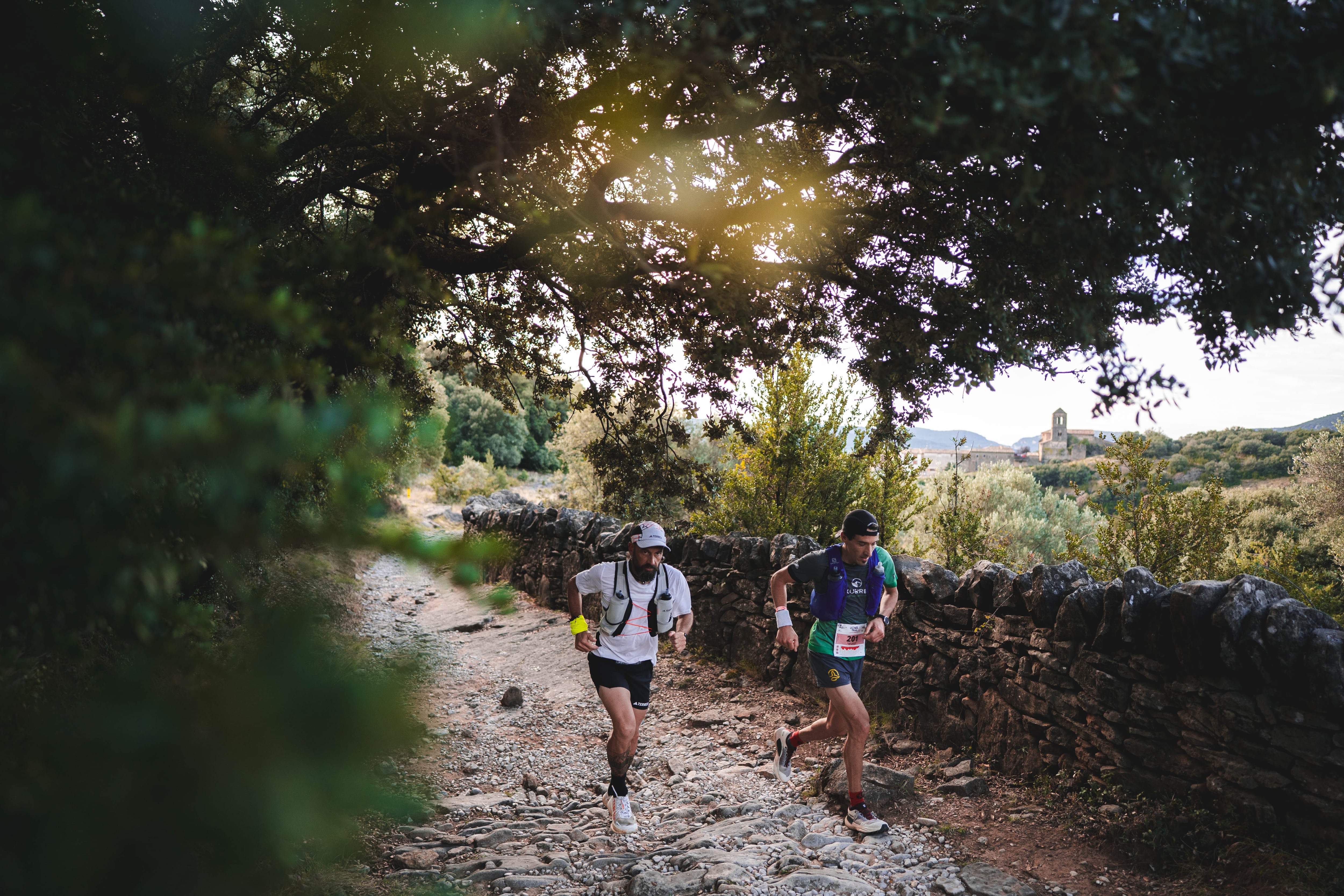 Deportistas en la Ultra Trail Guara Somontano. Foto: @josemiguelmunoze
