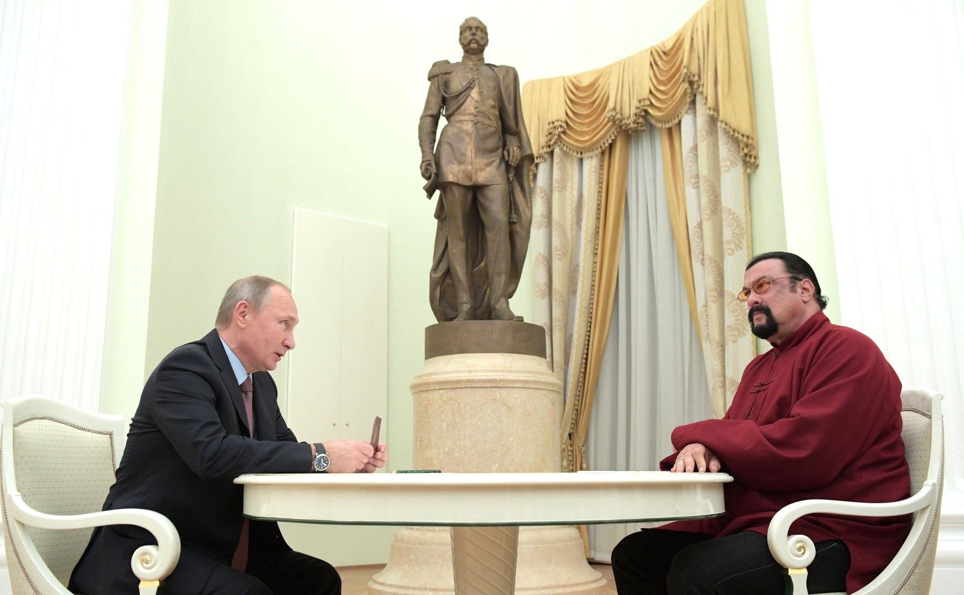 Imagen de archivo de Vladimir Putin junto al actor Steven Seagal