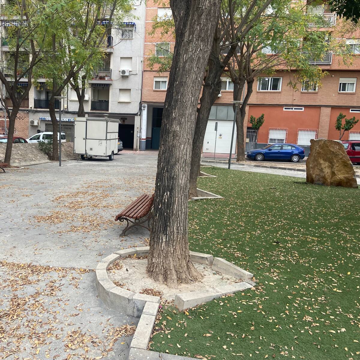 Denuncian inseguridad y problemas de convivencia en la Plaza de las Flores de Alcantarilla