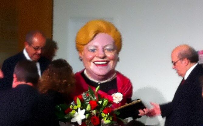 Els consellers Felip Puig i Andreu Mas-Colell amb el capgròs de la Grossa de Nadal