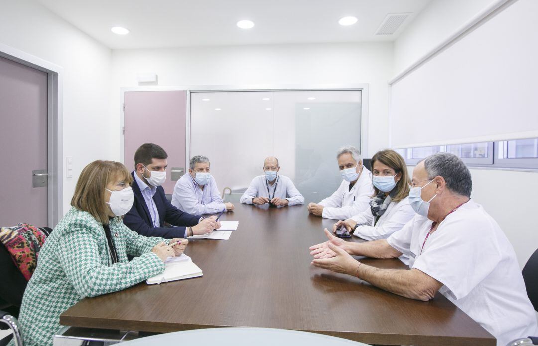 Reunión autoridades municipales con los responsables del Departamento de Salud de Gandia