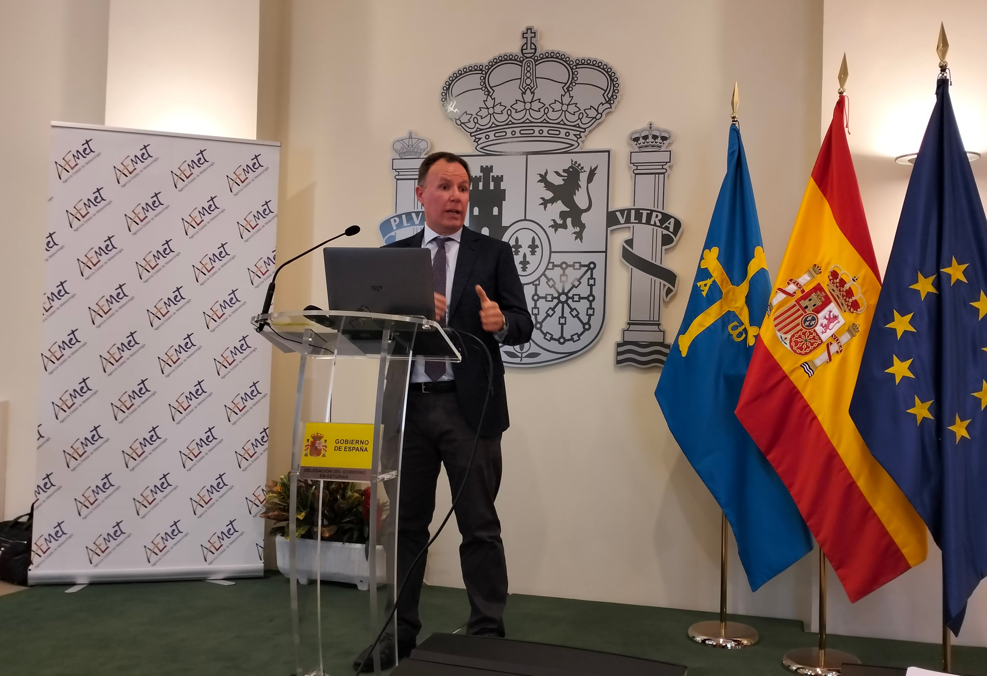 Ángel Gómez, Delegado de la AEMET en Asturias, durante la presentación del informe meteorológico estacional