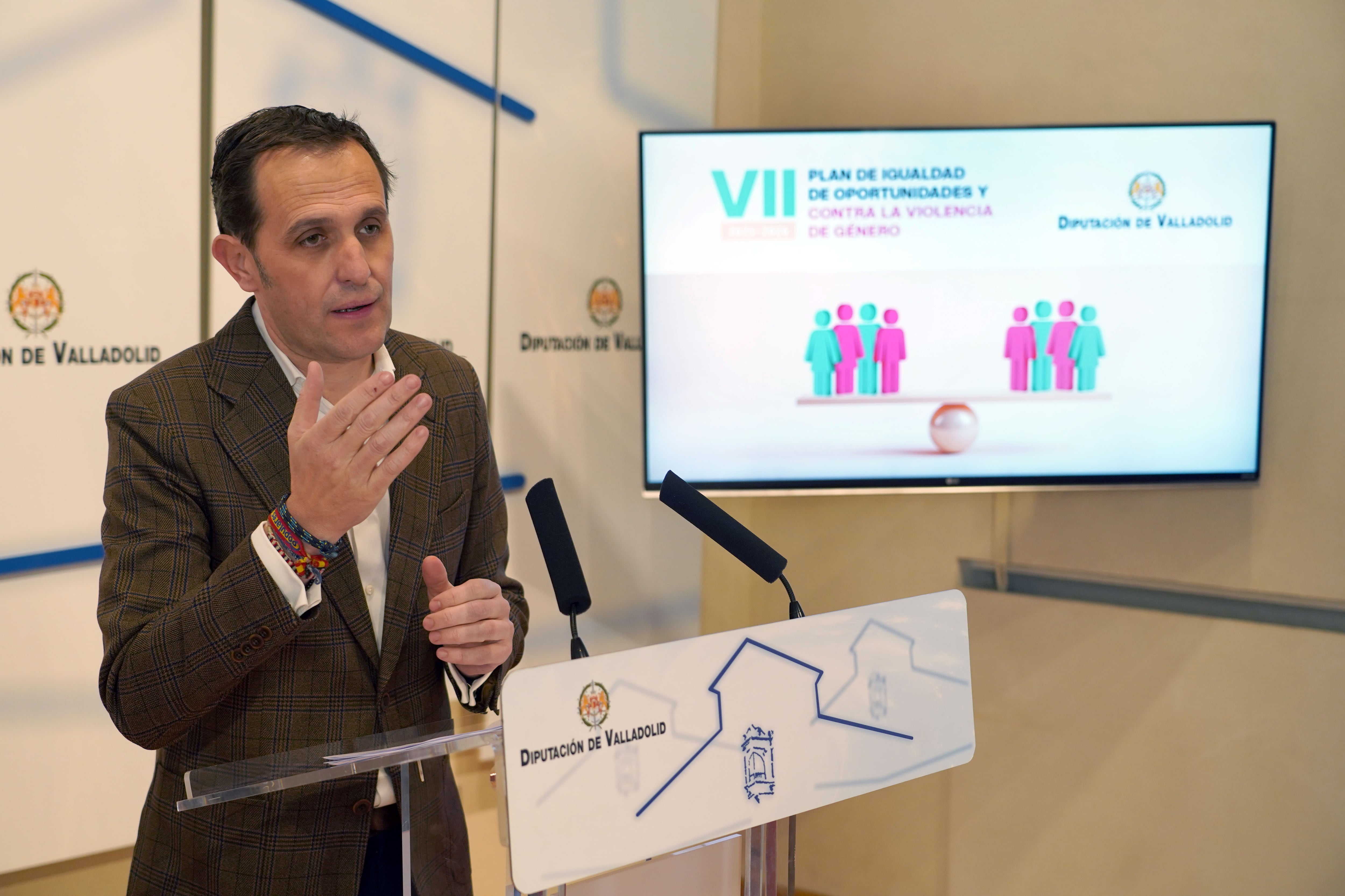 El presidente de la Diputación de Valladolid, Conrado Íscar, presenta el VII Plan de Igualdad de Oportunidades y Contra la Violencia de Género 2023-2026