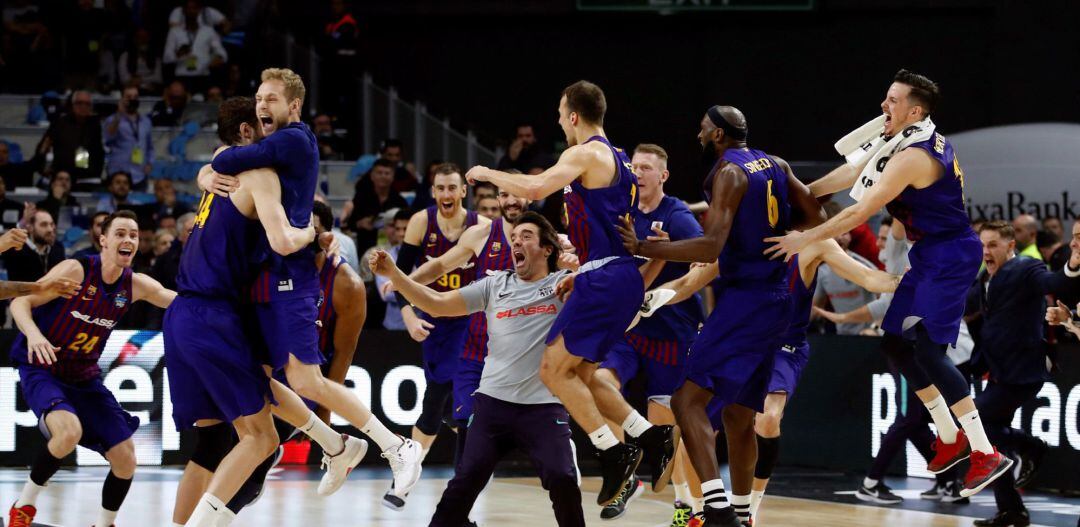 Los jugadores del Barcelona celebran su victoria en la Copa del Rey