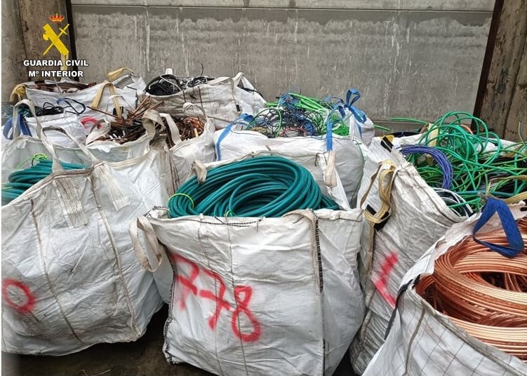 La Guardia Civil ha intervenido más de 7.000 kilos de cable de cobre, gran cantidad de herramientas y efectos robados