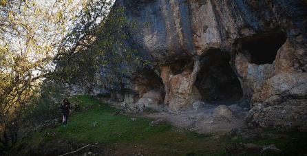 Cueva de la lobera de Castellar.