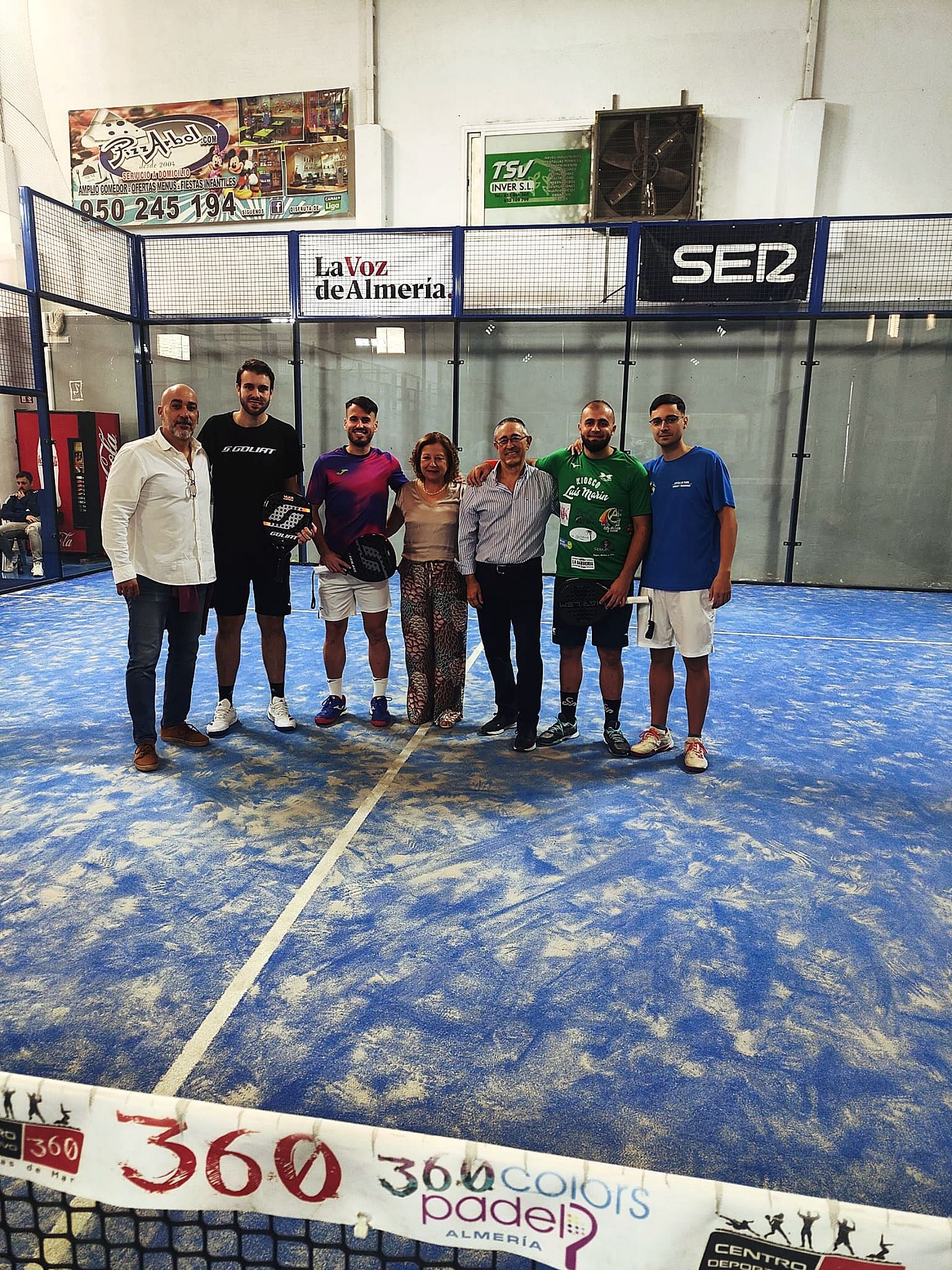 Francis y Rubén, los ganadores del torneo solidario en la foto justo después de haber concluido la final.