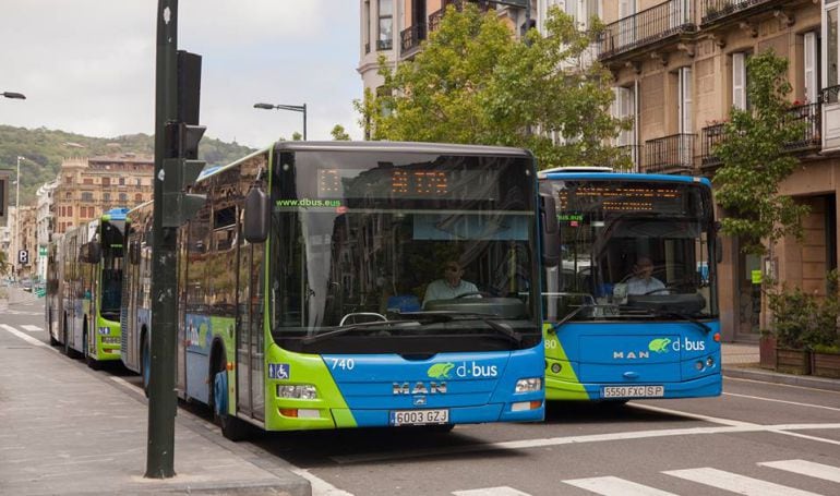 Imagen de archivo de dos autobuses de DBus.