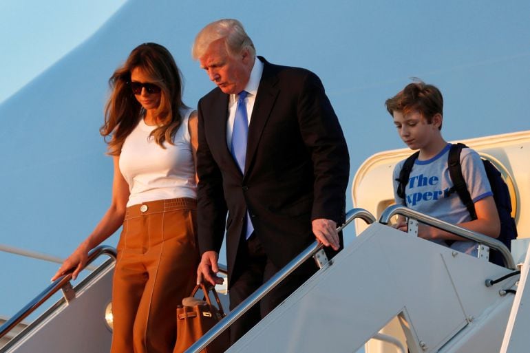 Donald Trump con Melania y el hijo de ambos, Barron.