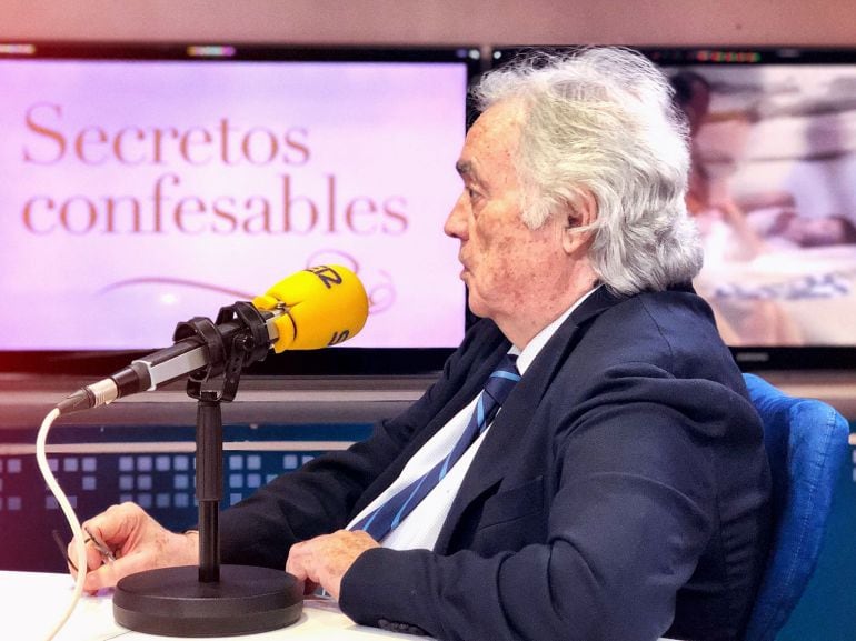 Alfredo Fraile, en los estudios de la Cadena SER.