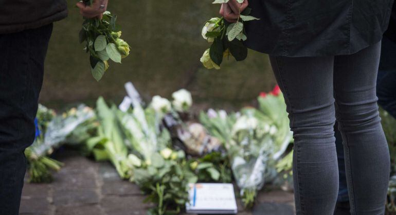 Flores en la zona del ataque contra una conferencia sobre blasfemia y libertad de expresión en Copenhague