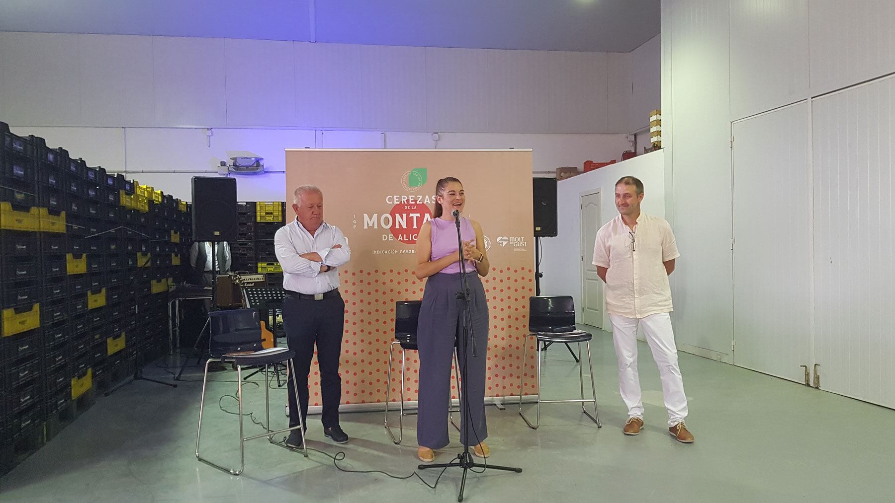 Sebastián Cañadas, Mireia Mollà e Hilario Calabuig, durante sus intervenciones en el acto