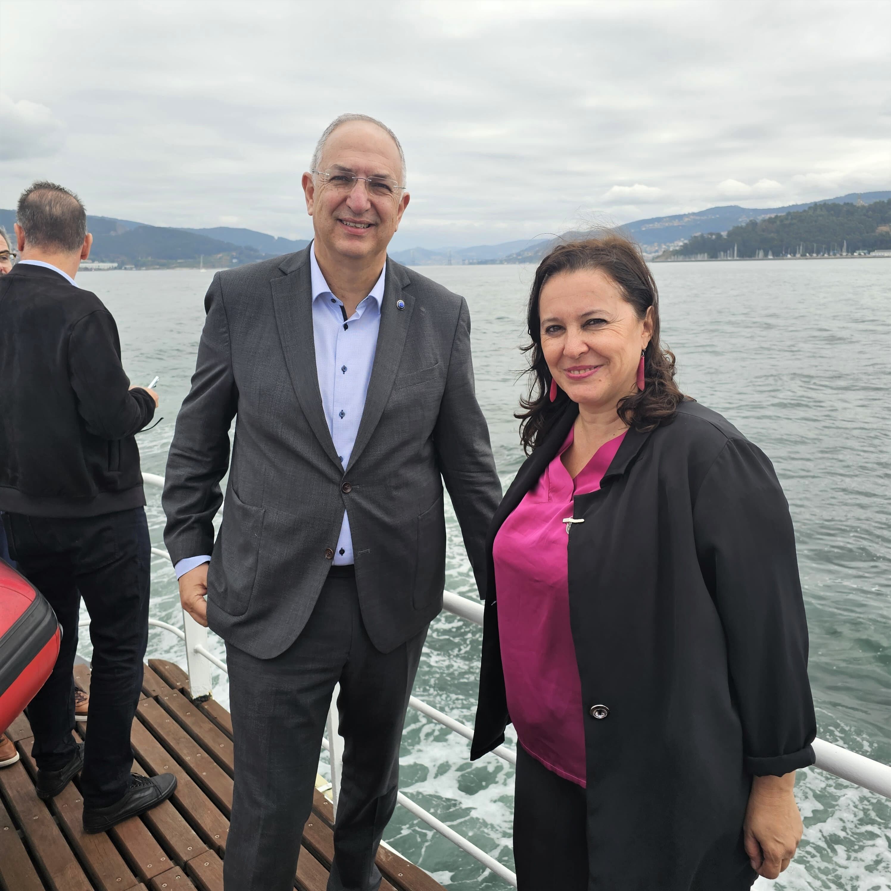 Ana Miranda, eurodiputada del BNG y Costas Kadis, comisario europeo de pesca, en Vigo