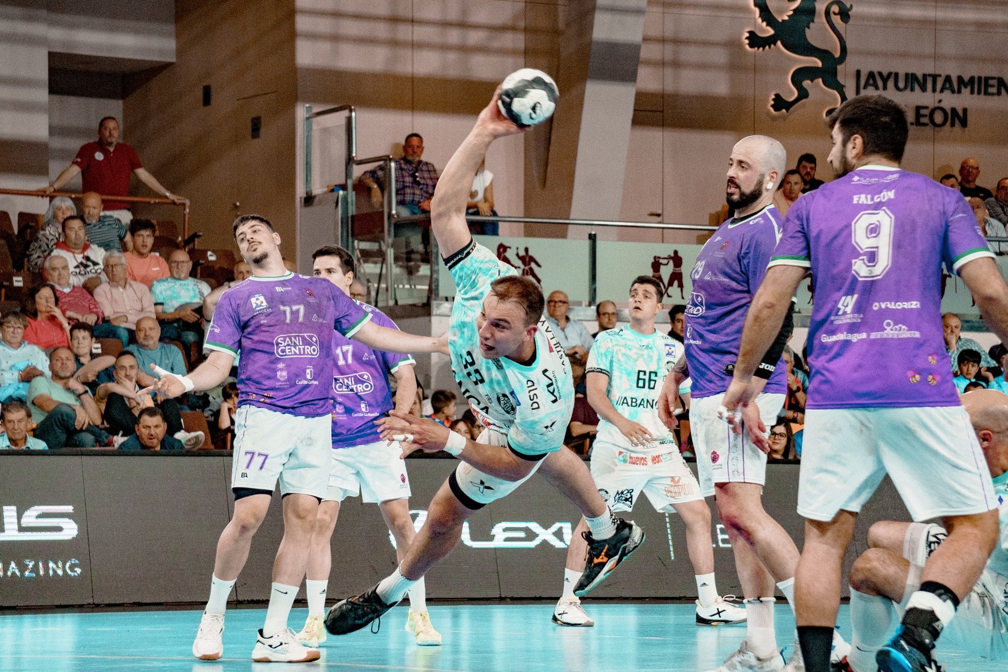 El Ademar cayó eliminado de la Copa del Rey en Nava.