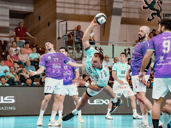 El Ademar cayó eliminado de la Copa del Rey en Nava.