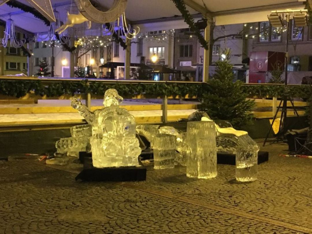 Muere un niño de dos años en un mercado de Navidad al caerle una estatua de hielo encima