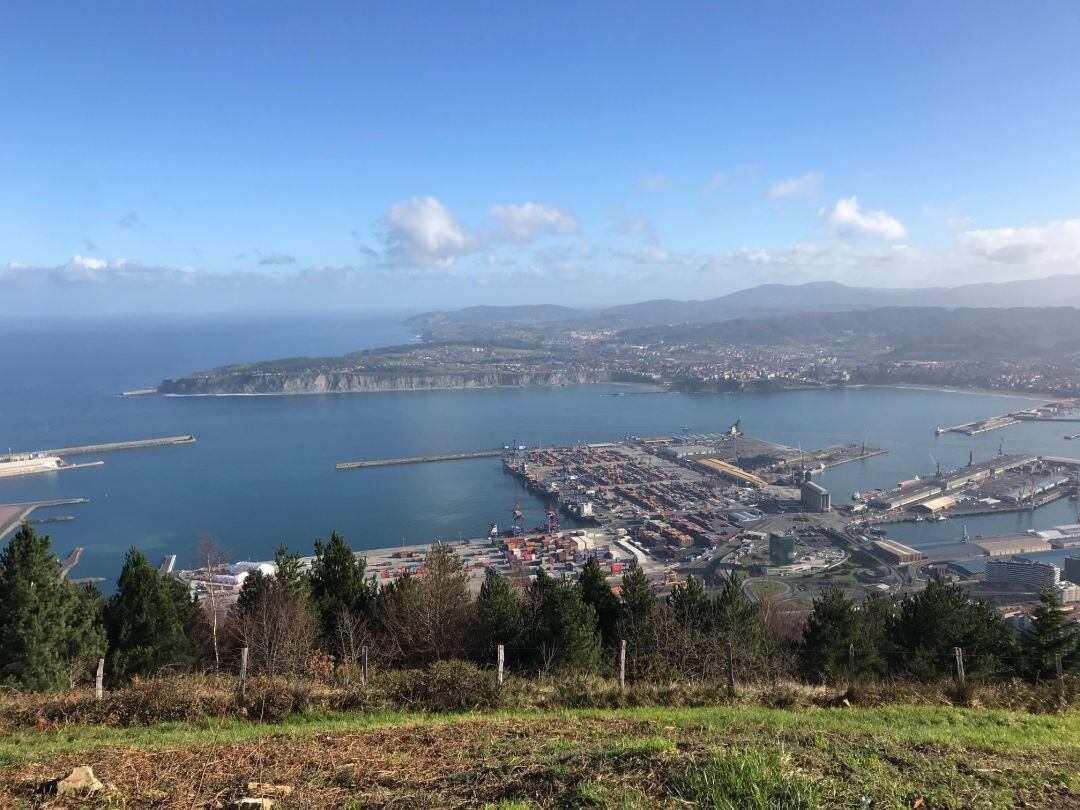 Vista panorámica del Abra desde la cima del Serantes
