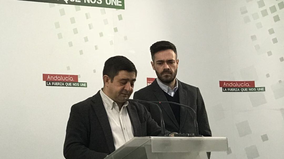 Francisco Reyes en la sede del PSOE provincial.