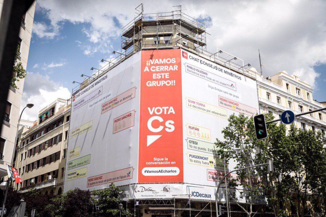 La pancarta que ha colocado Ciudadanos contra Sánchez en el centro de Madrid