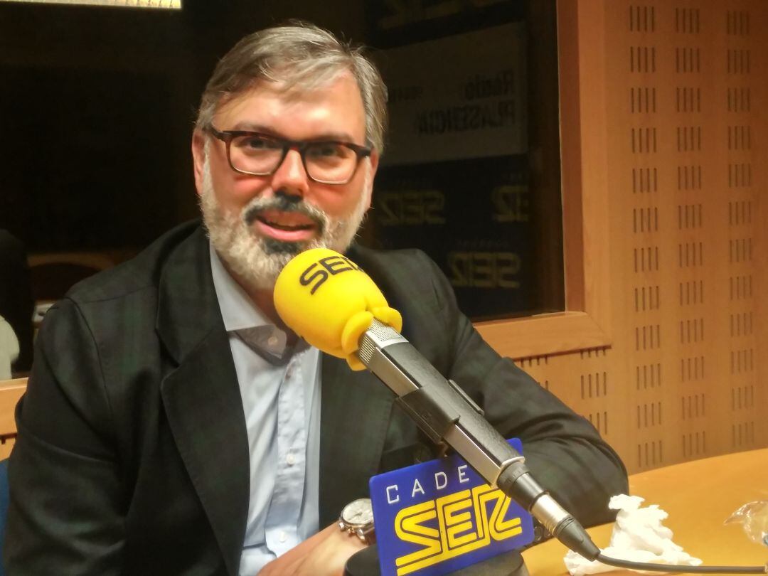 Fernando Pizarro en los estudios de la SER  tras las elecciones del 2019