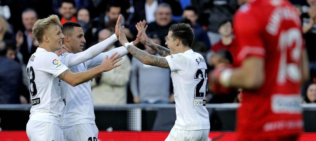 Los jugadores del Valencia celebran un gol en casa