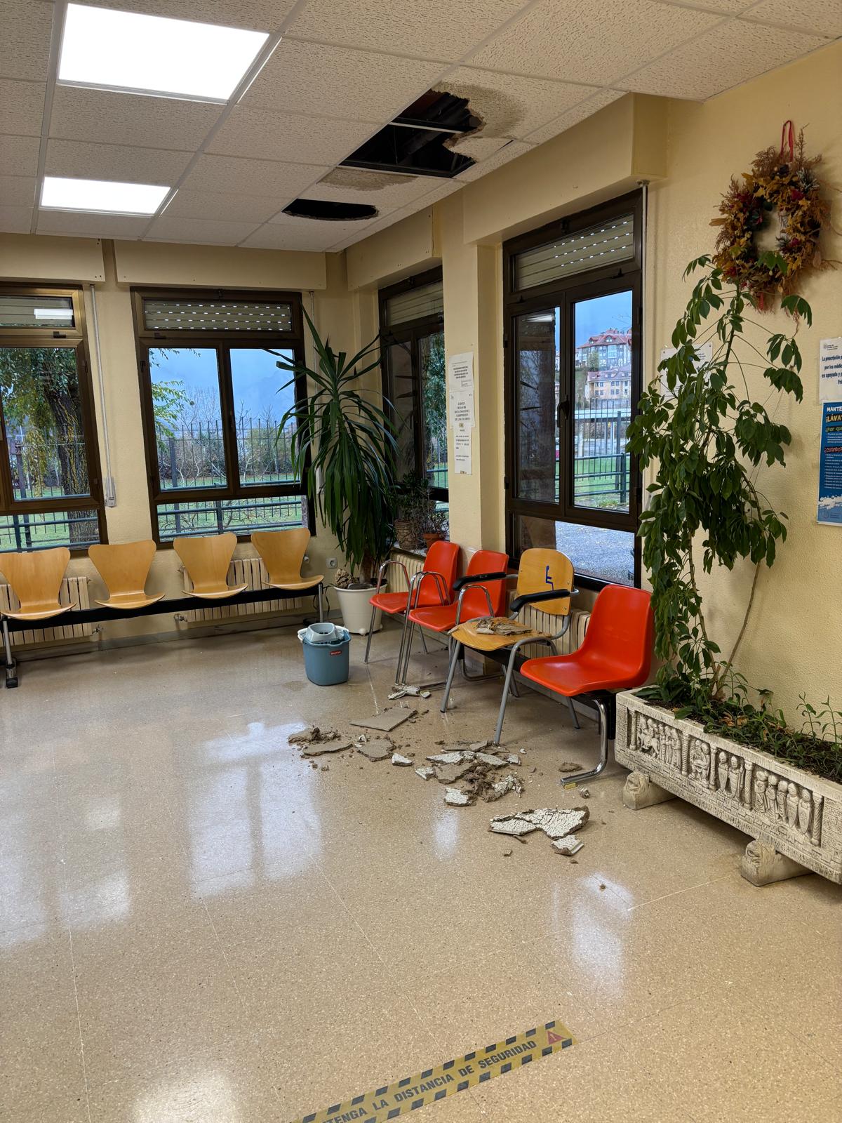Desperfectos en el centro de salud de Riaño
