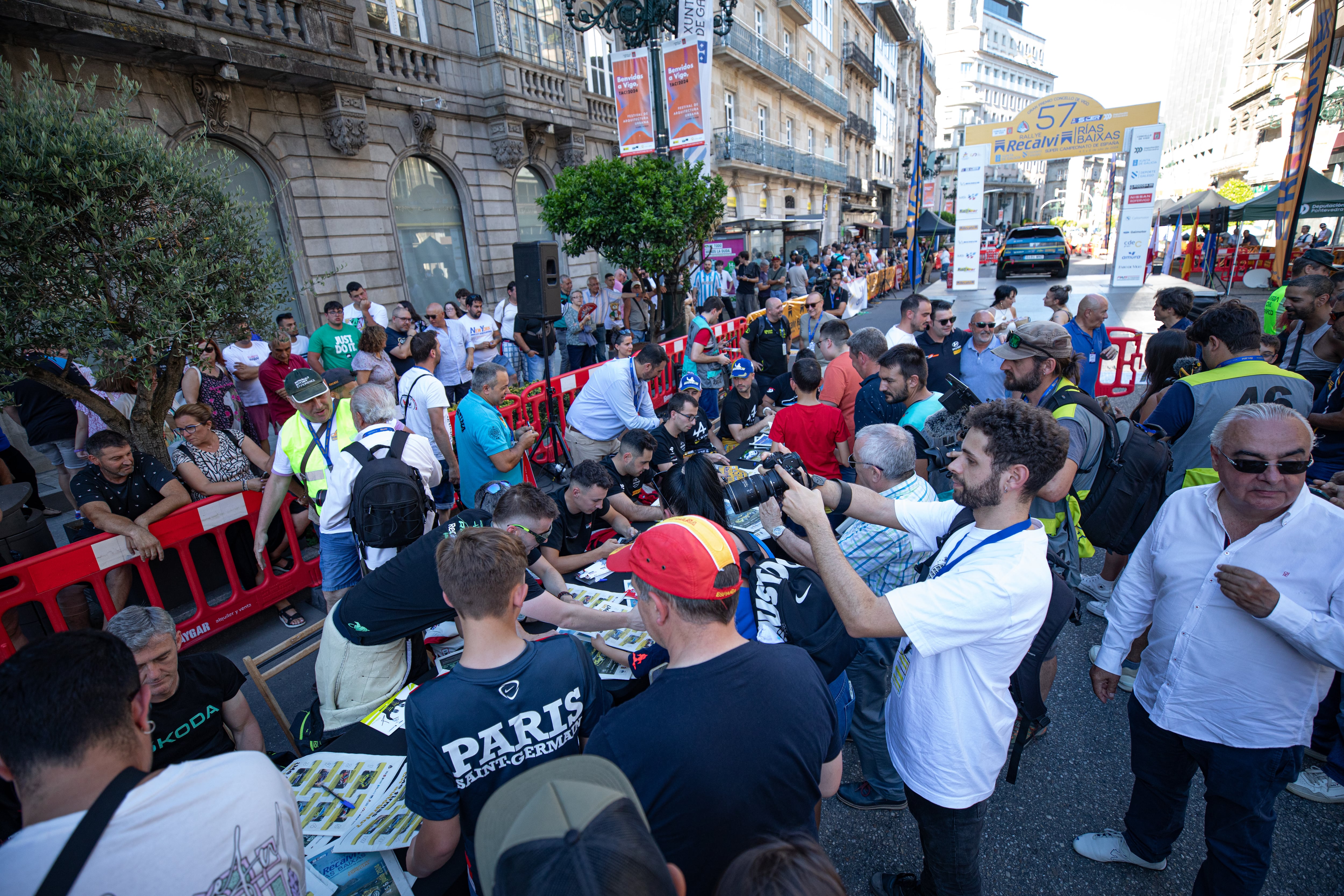 Ambiente en la firma de autógrafos en Vigo