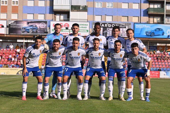 El equipo titular del Real Zaragoza en el último ensayo de preparación