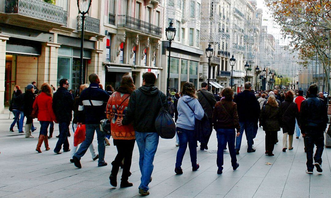 El Gobierno logra un acuerdo político con los agentes sociales para reformar las pensiones.