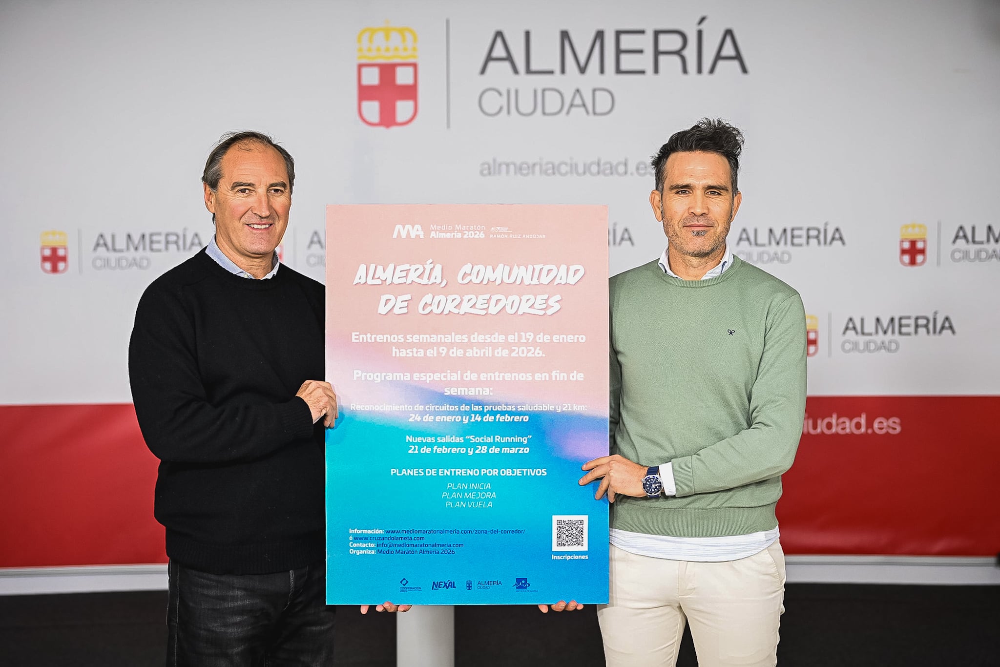 El Ayuntamiento y el Medio Maratón Almería 2026 fomentan el deporte seguro con la creación de una comunidad de corredores.