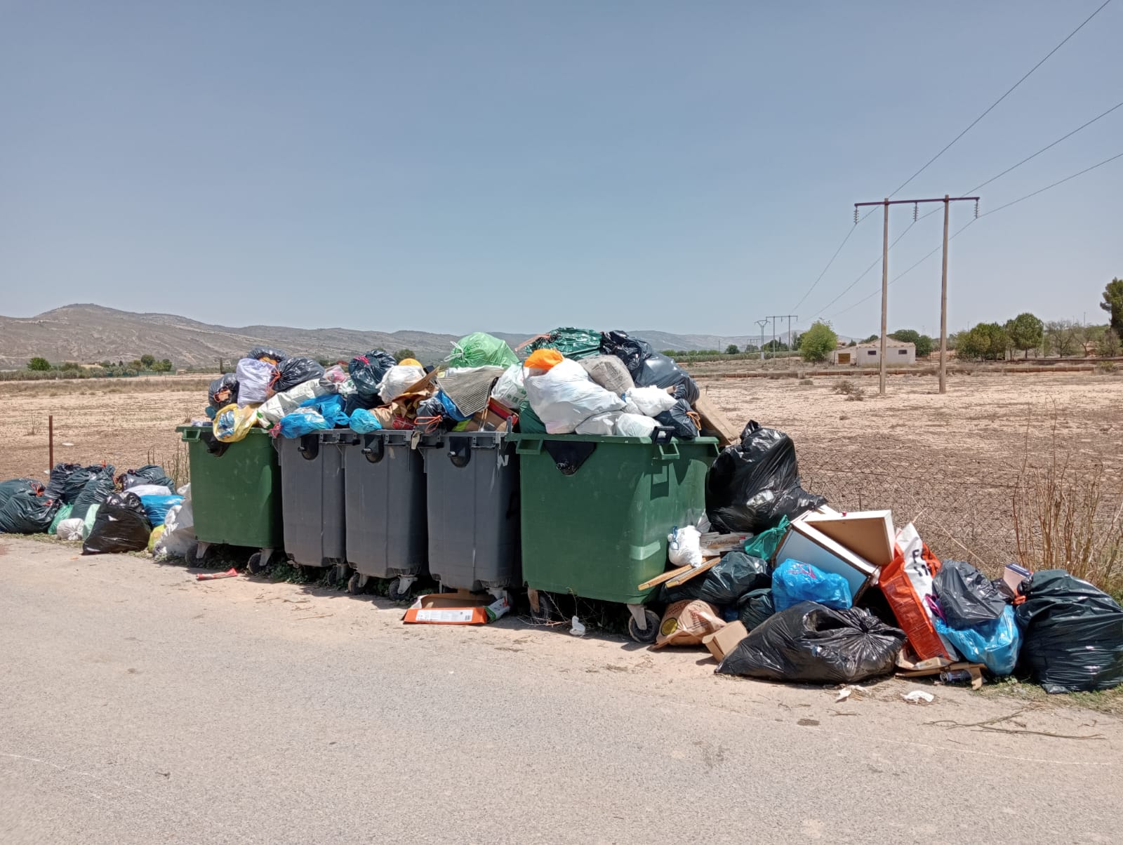 Contenedores en zonas de diseminados en Villena