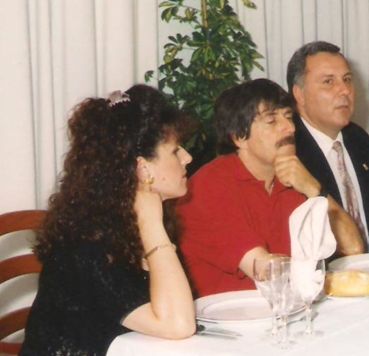 Pepe Cayuela cierra los ojos ante el fútbol mercantilizado.