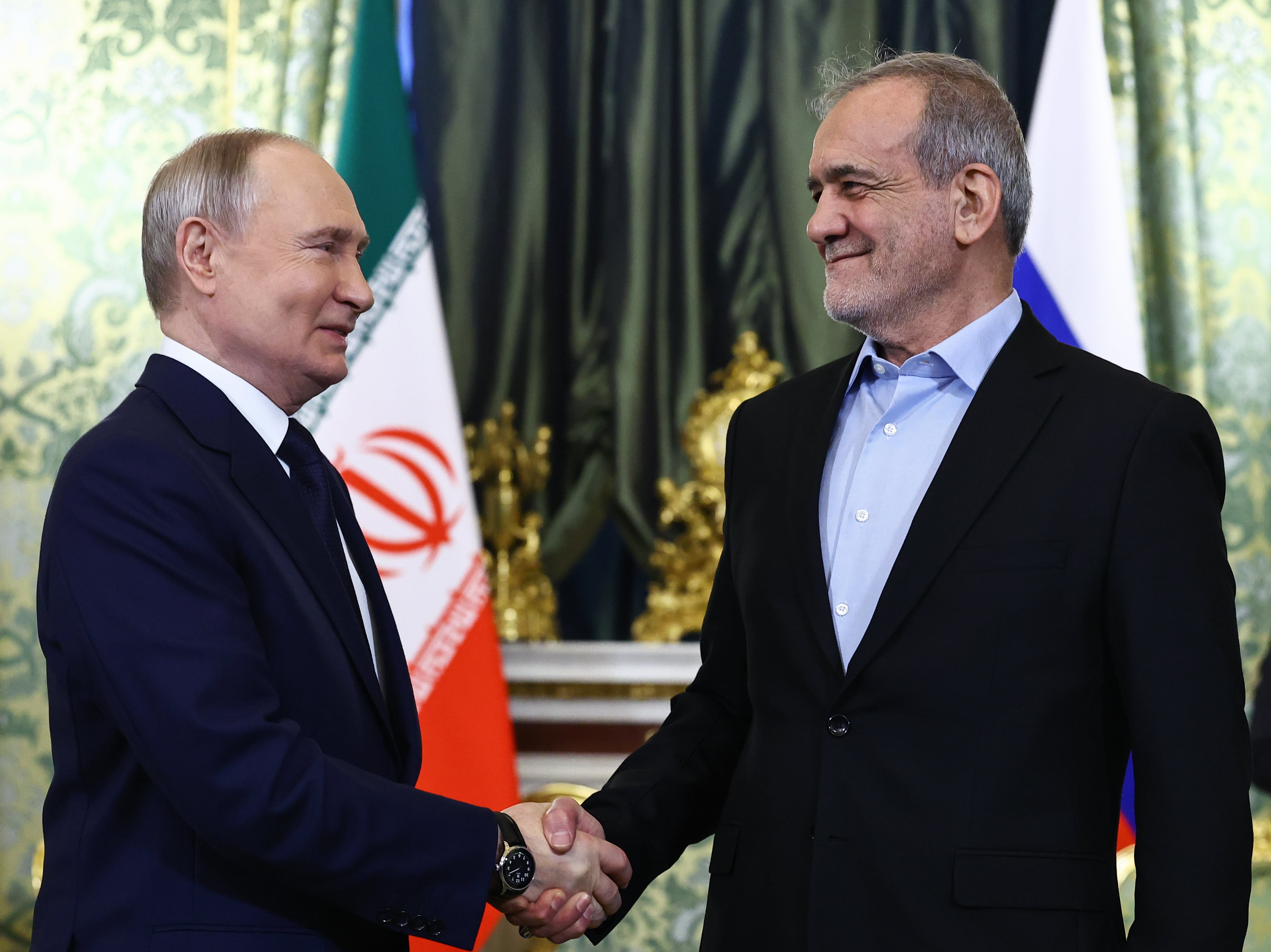 Vladimir Putin y Masoud Pezeshkian durante su encuentro este viernes en el Kremlin