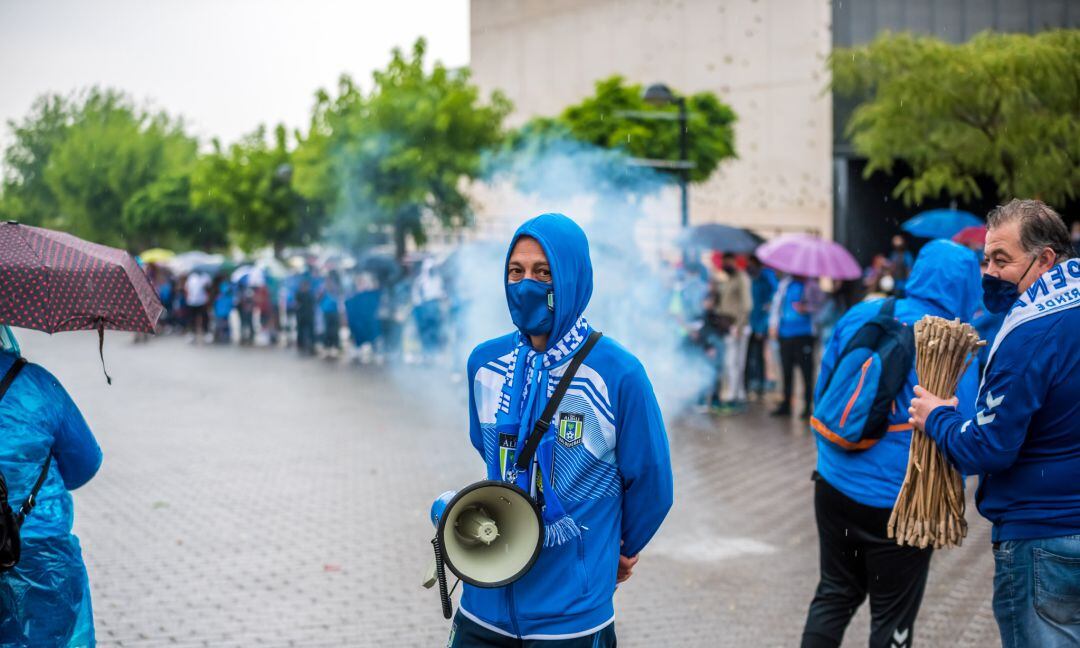 Imagen de Miguel Ángel Sánchez, durante el recibimiento de la &#039;marea azulona&#039; al Viña Albali Valdepeñas el pasado sábado en el Virgen de la Cabeza 