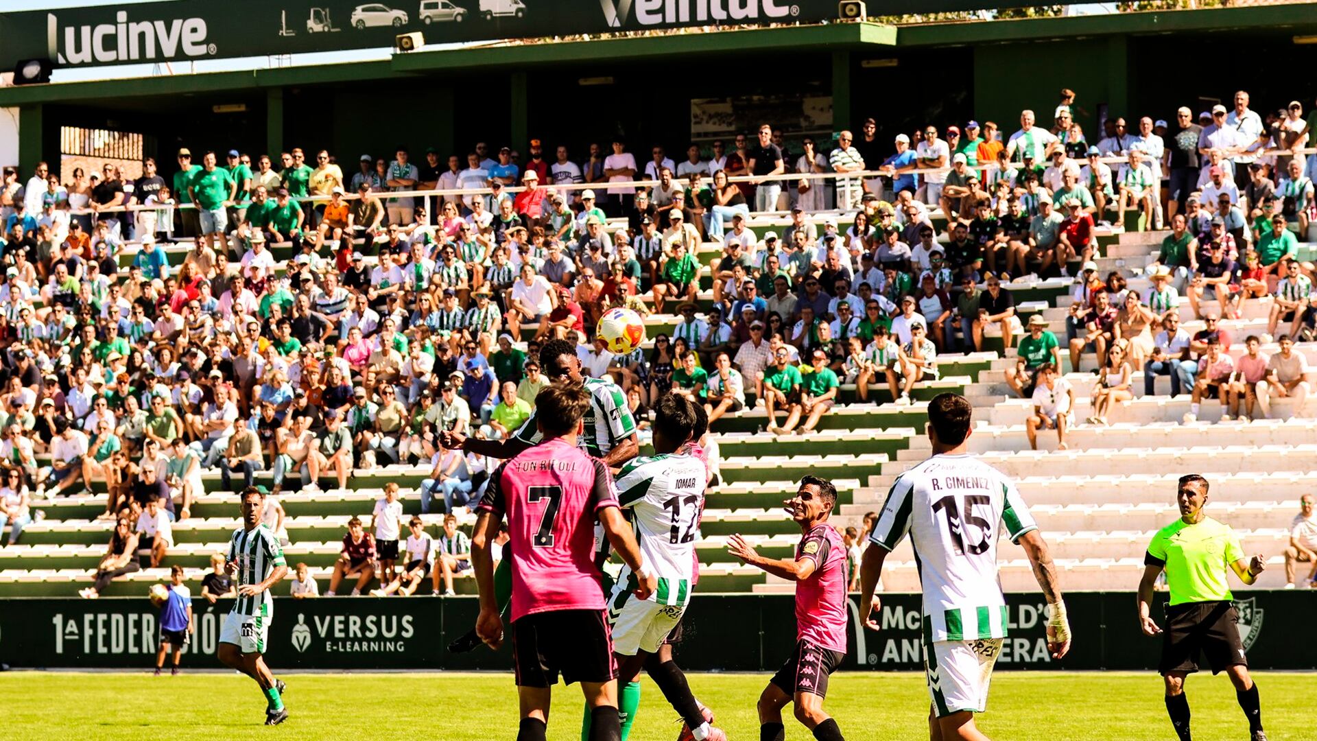 La grada de El Maulí en el duelo entre el Antequera CF y el CE Sabadell