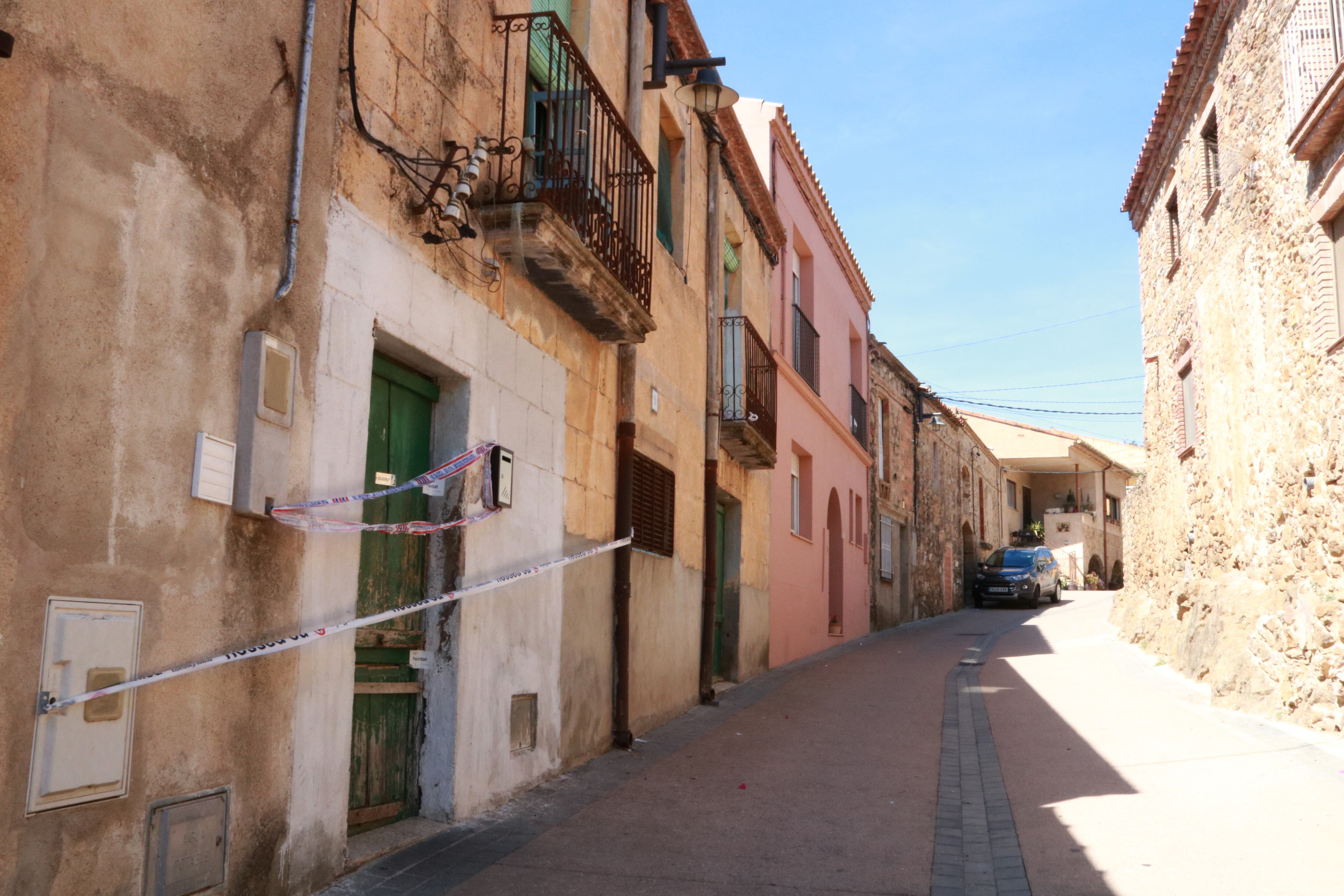 Víctima i agressor vivien en aquesta casa del carrer Mont de Masarac.
