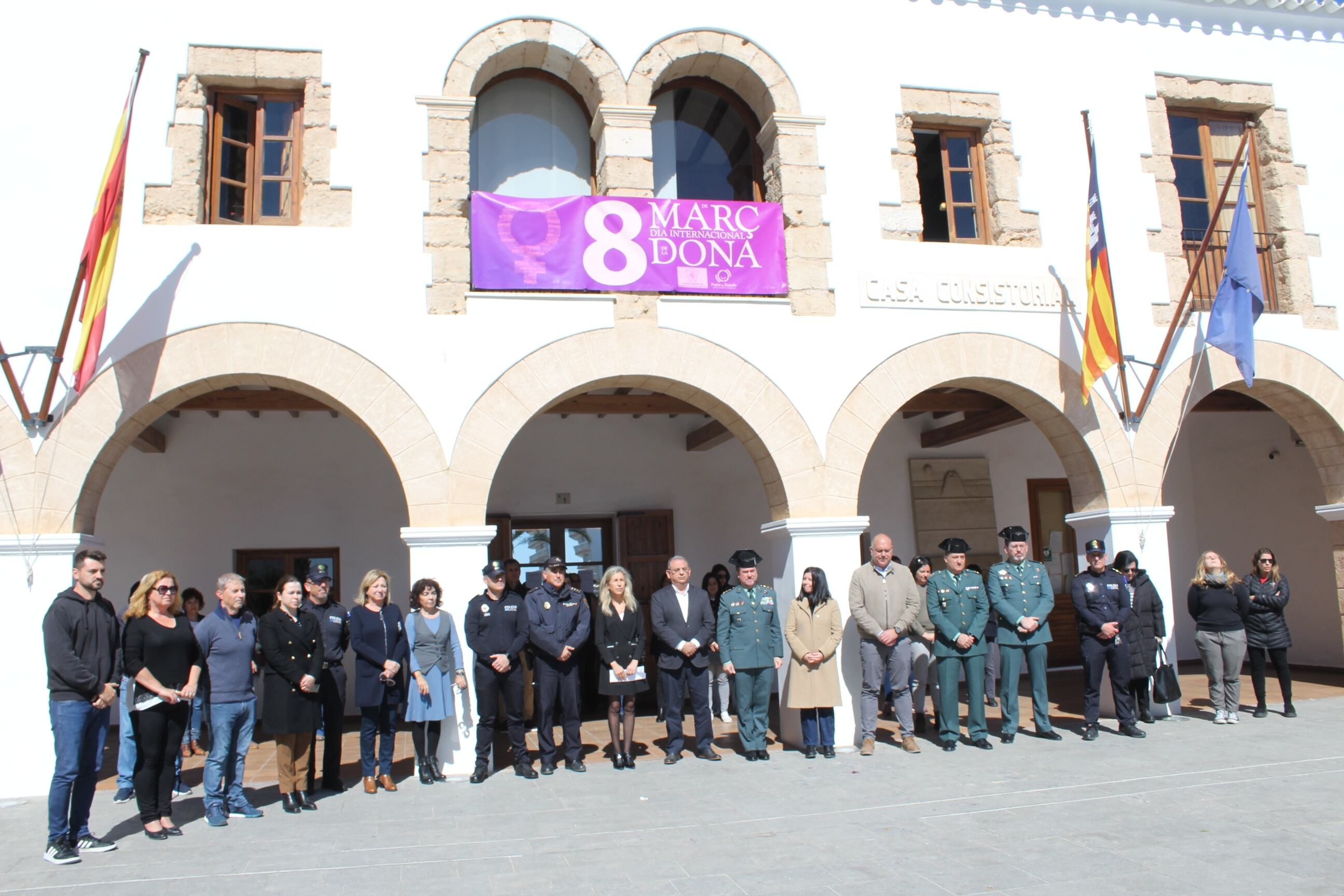 Minuto de silencio en Santa Eulària