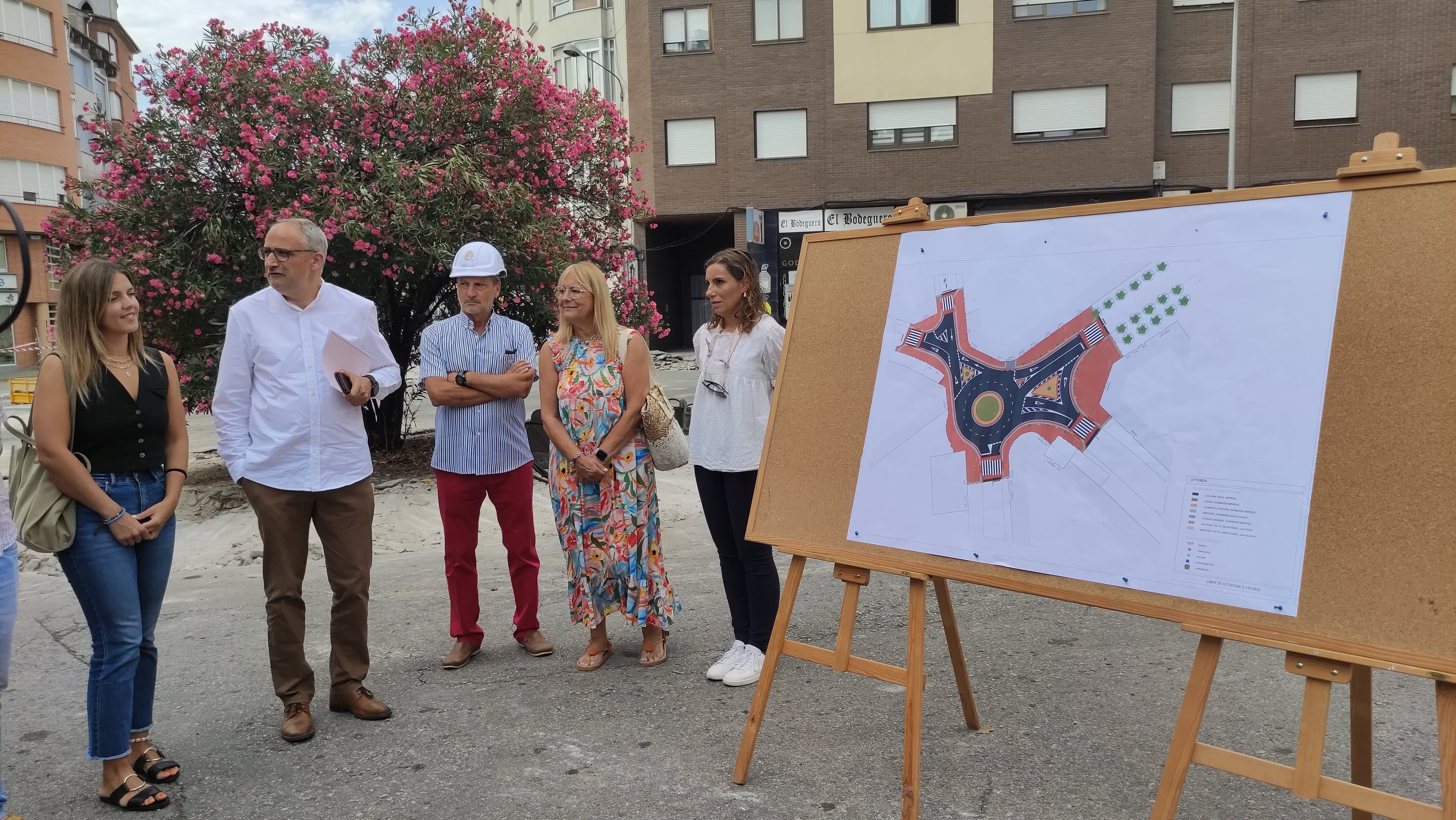 El equipo de gobierno en las obras