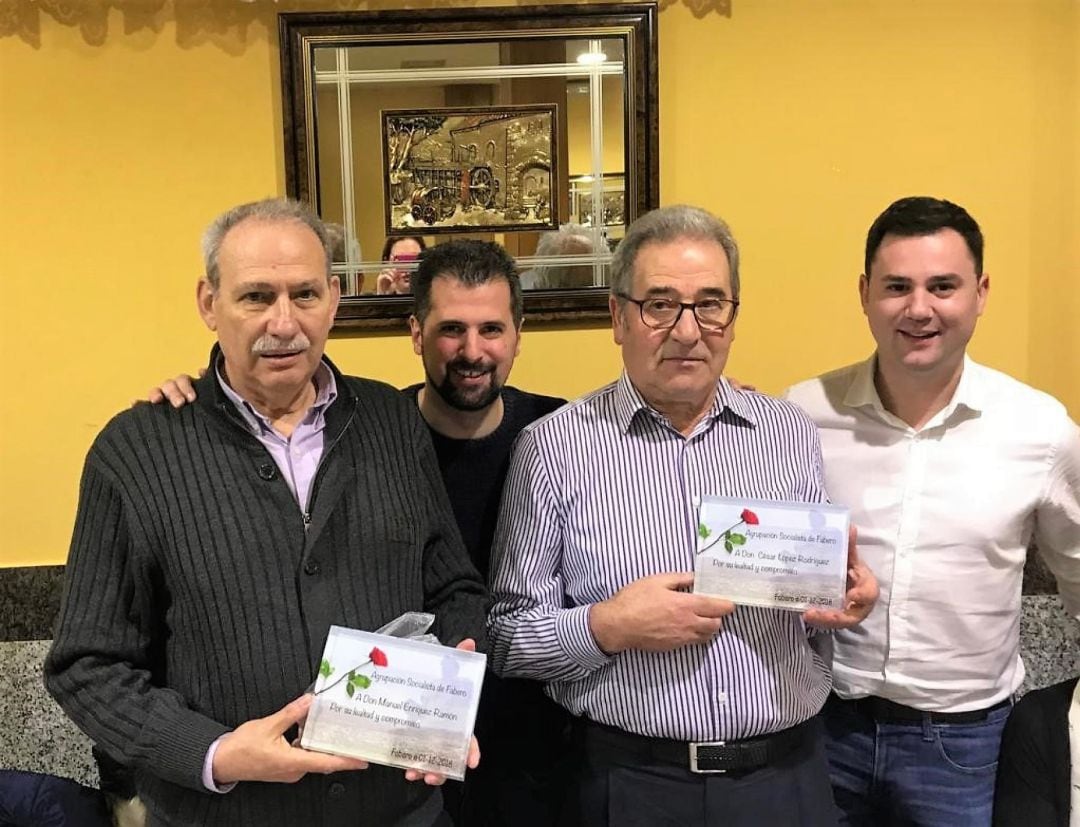 Luis Tudanca y Javier Alfonso Cendón con los dos afiliados, Manuel Enríquez y César López