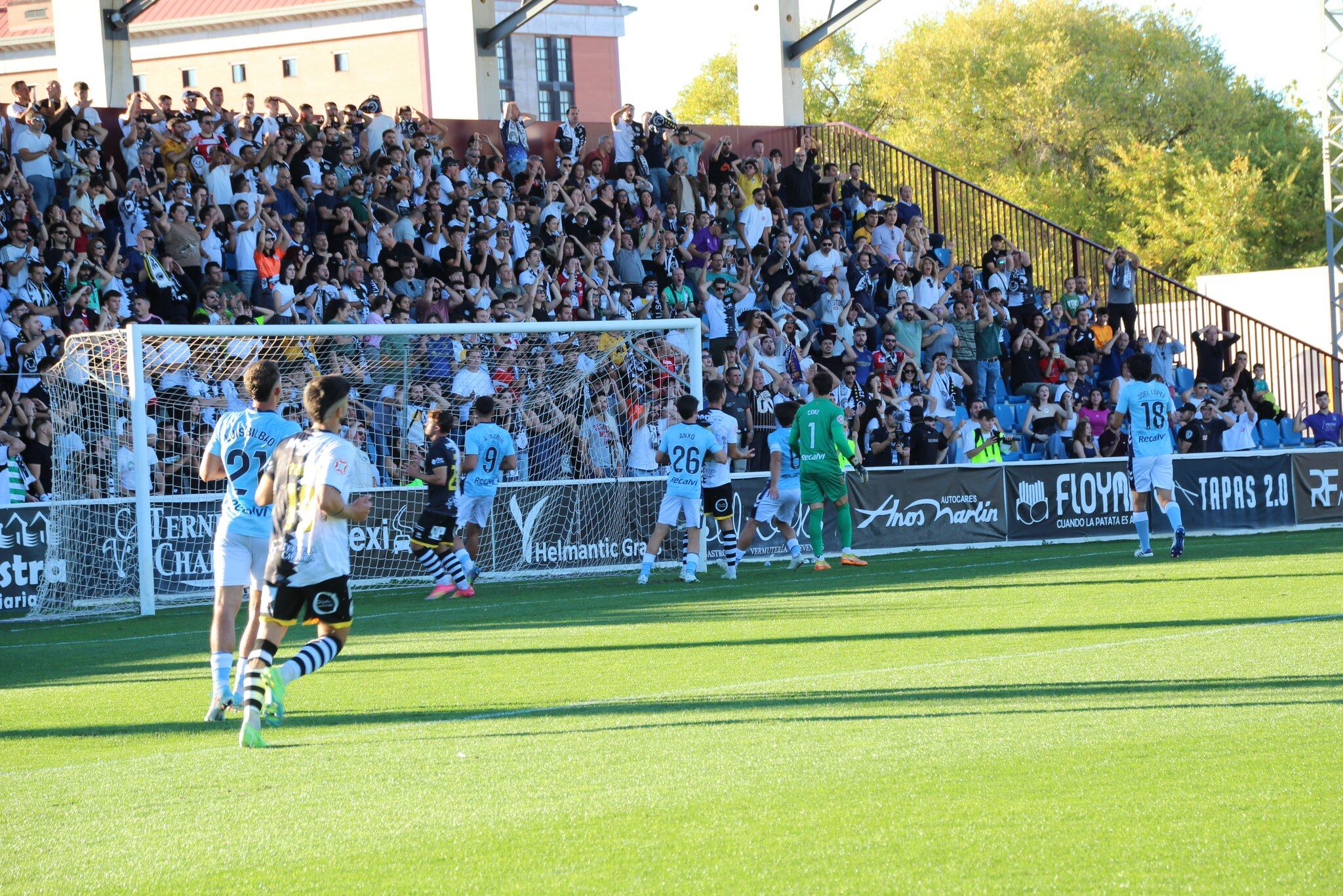 Lance del partido entre Unionistas de Salamanca y el Celta B/Unionistas CF