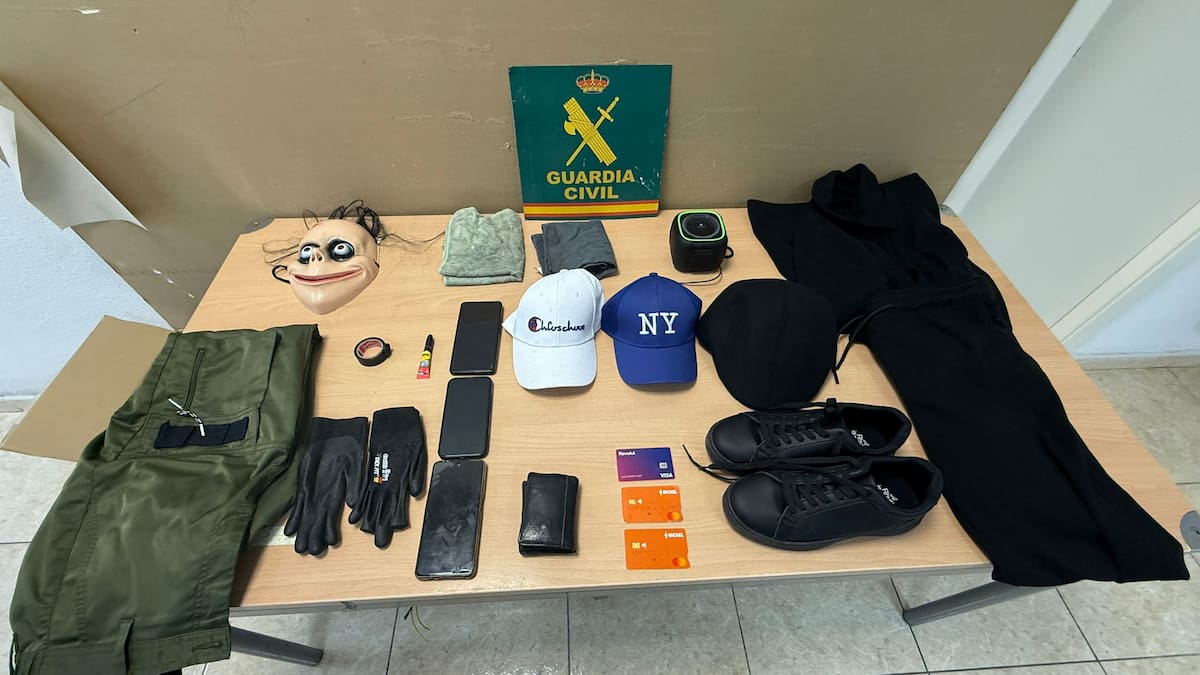 Detenidos en El Campello dos jóvenes por hurtos a ancianos con el método del "abrazo"