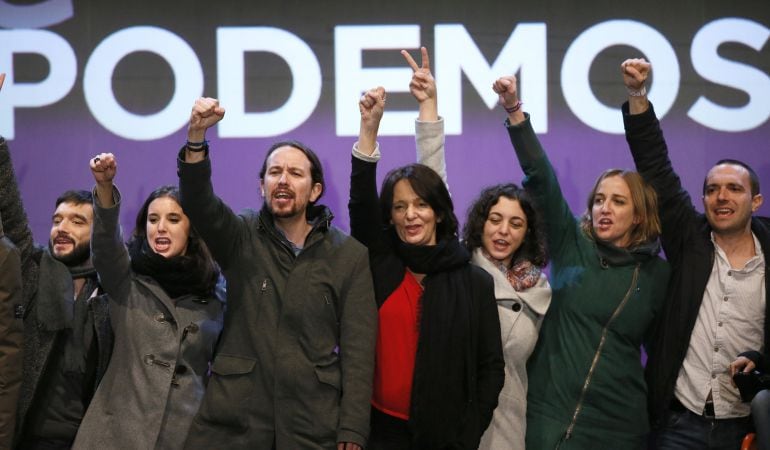 Pablo Iglesias y otros dirigentes de Podemos celebran los resultados en las elecciones generales