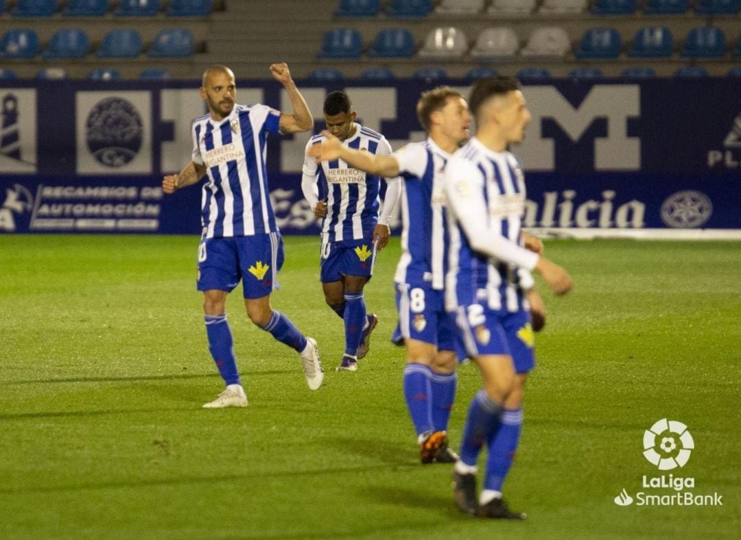 La Ponferradina alcanza los 30 puntos tras derrotar al Real Oviedo 1-0