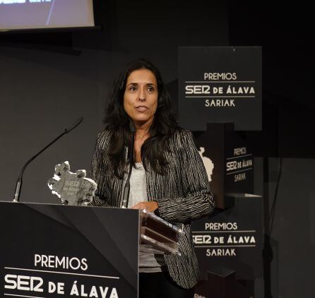 Sara Buesa se dirige a los asistentes