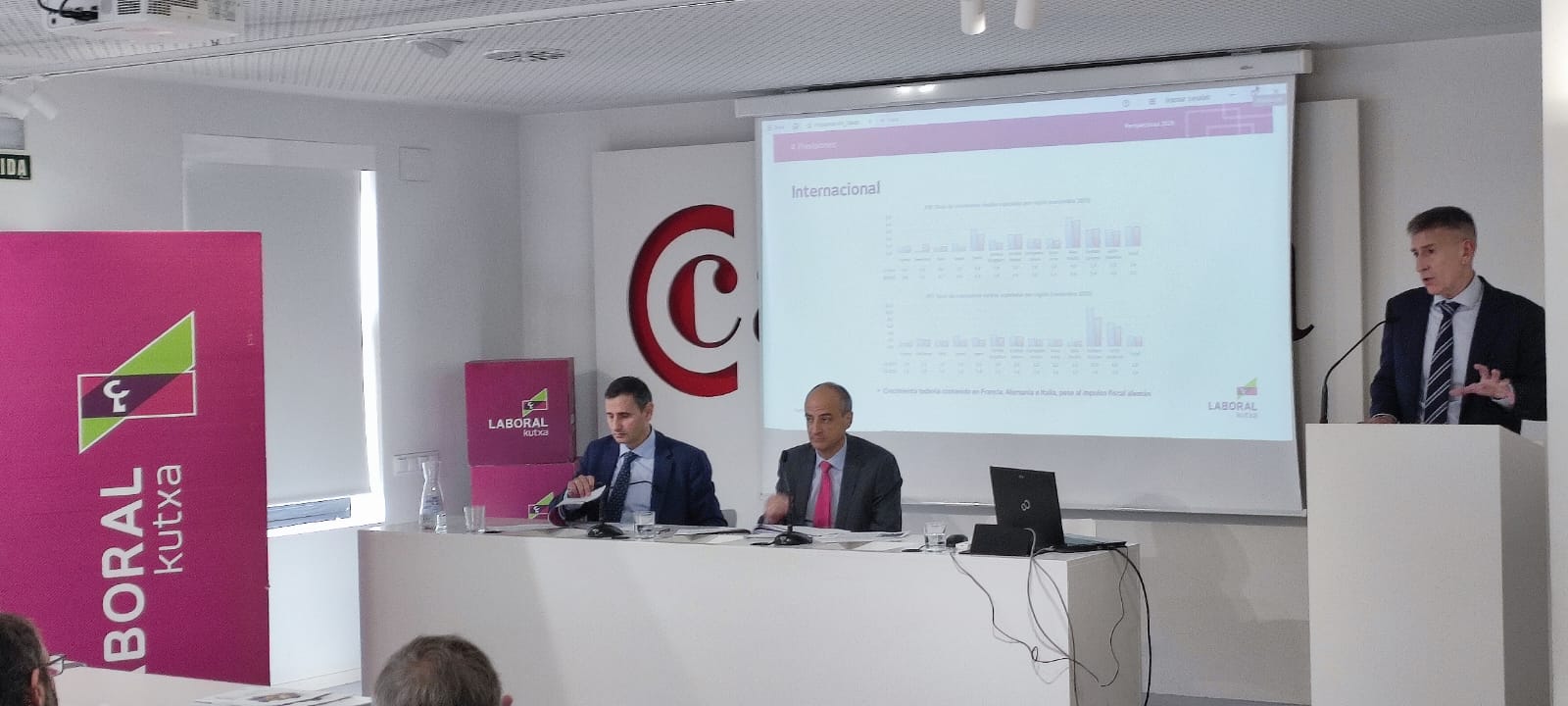 Presentación del informe sobre la economía navarra elaborado por Laboral Kutxa.