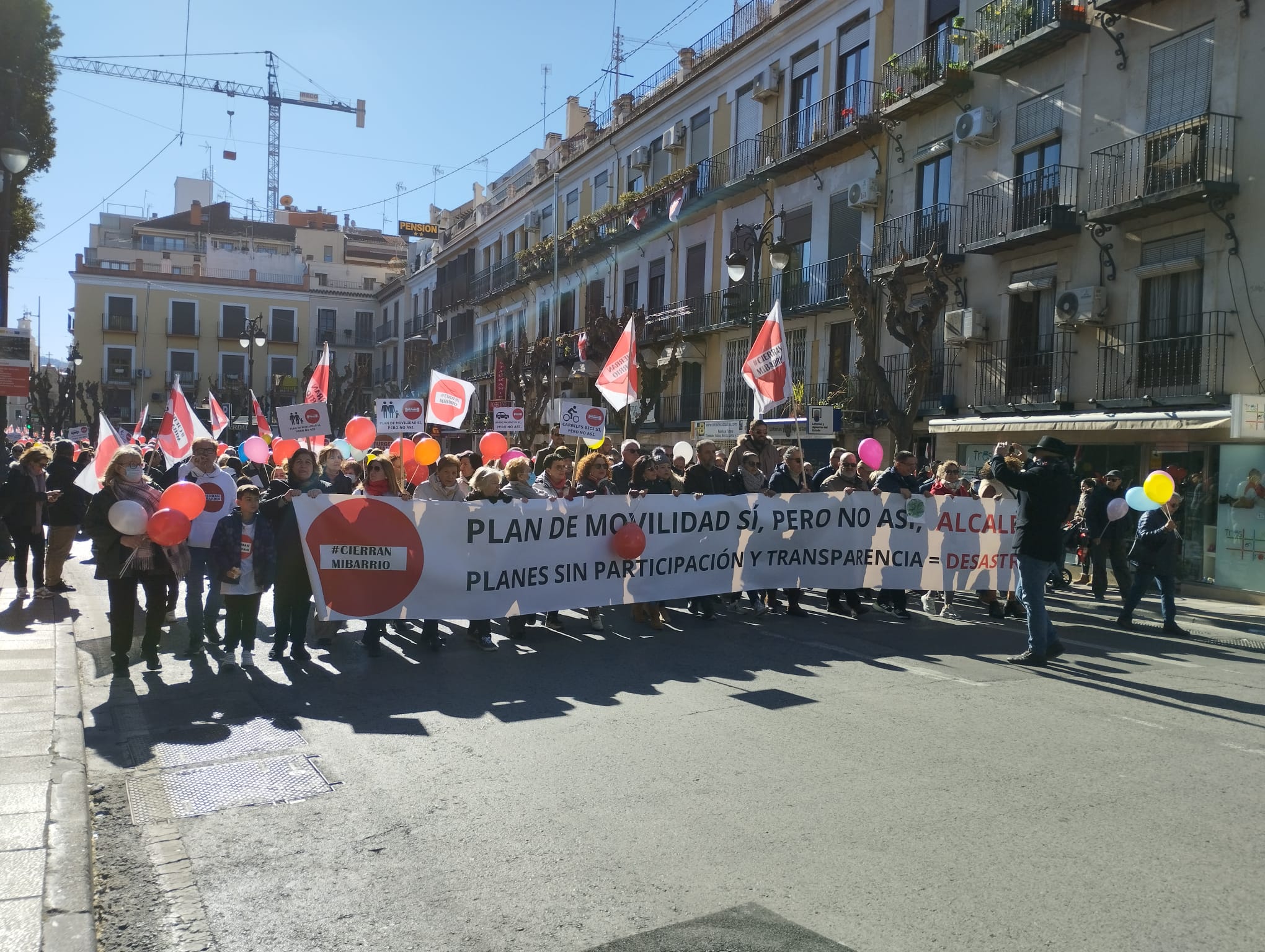 Centenares de vecinos protestan este domingo en el centro de Murcia contra los planes de movilidad del Ayuntamiento de Murcia