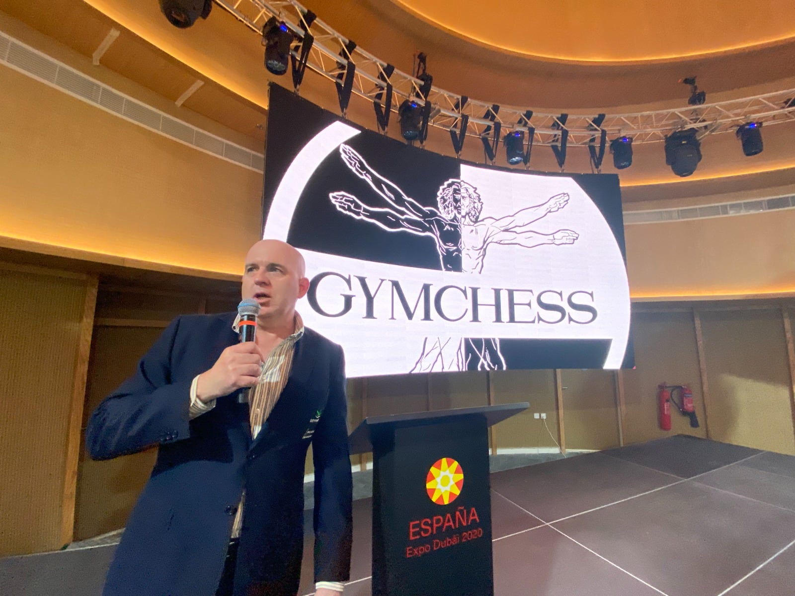 Juan Antonio Montero, del Club Magic Extremadura, en la presentación de Gymchess en Dubai.