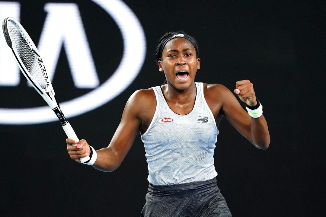 Coco Gauff celebra un punto ante Serena Williams.