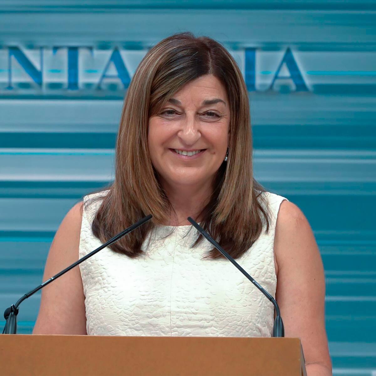 Buruaga defiende a su consejero de Ganadería: "es una persona trabajadora y honrada"