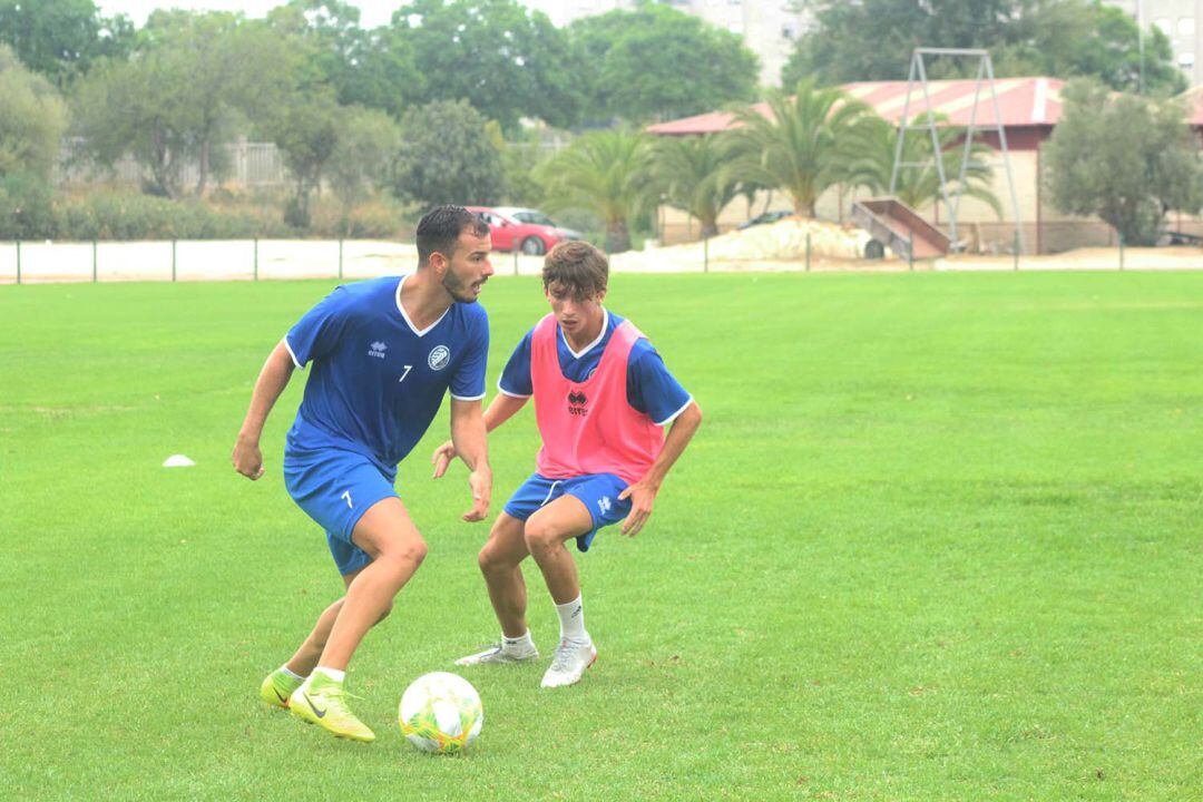 El Xerez DFC entrena durante una semana en la que no jugará
